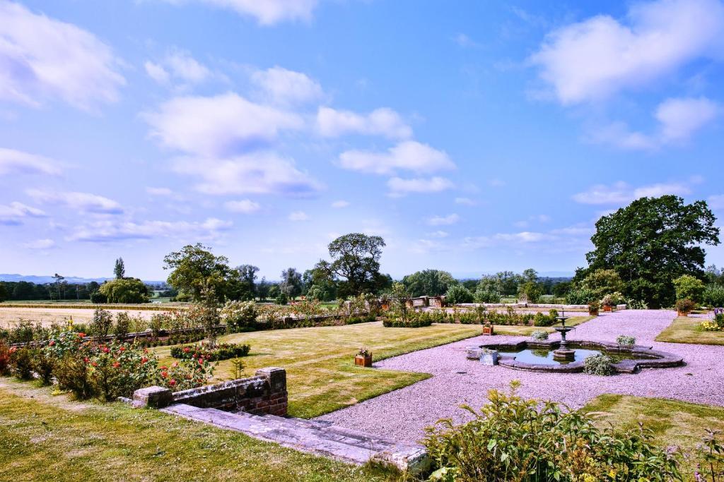 Willington Hall Hotel Tarporley Bagian luar foto