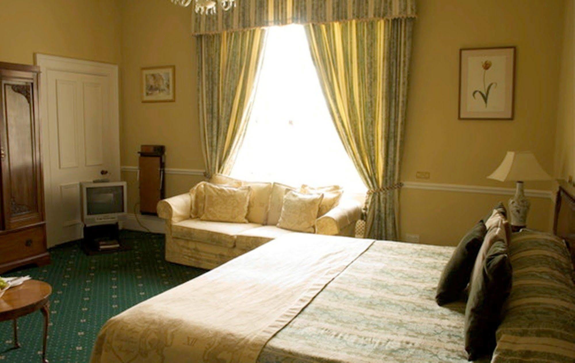 Willington Hall Hotel Tarporley Bagian luar foto